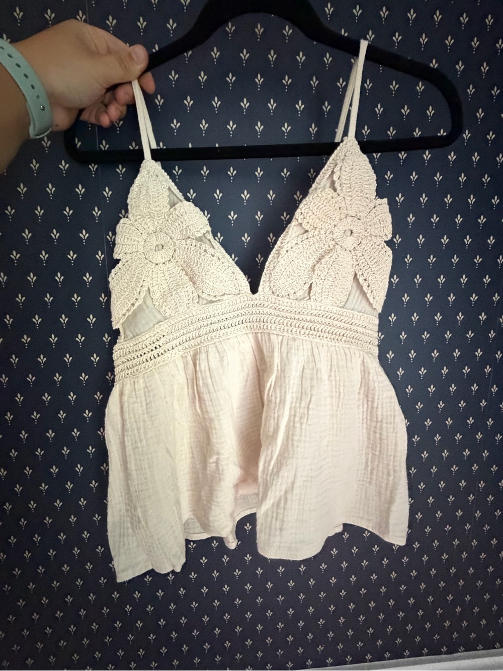 Promesa Cream Crochet Floral Spaghetti Strap Tank